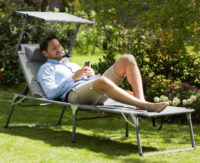 Pohodlné záhradné ležadlo so slnečnou clonou Blumfeldt Amalfi Noble Grey