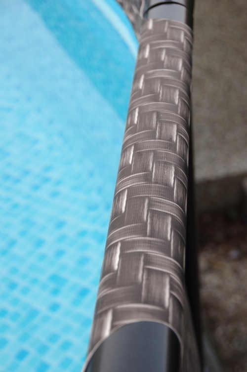 Ratanový bazén s kovovou konštrukciou
